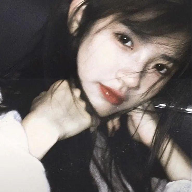 在角落，主教身边